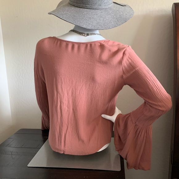 Kendall & Kylie Blouse - Picture 3 of 4